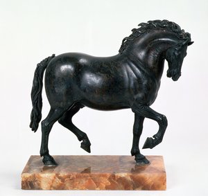 Cavalo a pé (bronze)