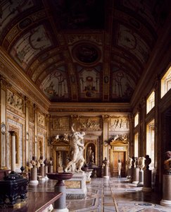 Sala dos Imperadores com Violação de Proserpina no centro, por Gian Lorenzo Bernini, Galleria Borghese, Roma, Itália de Gian Lorenzo Bernini