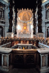 Vista do dossel do altar-mor desenhado por Gian Lorenzo Bernini (Bernini), Basílica de São Pedro (Basílica San Pietro) em Roma. itália de Gian Lorenzo Bernini