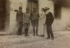 Álbum "Fotos da Segunda Guerra": Cruz Vermelha e soldados italianos (foto a p/b)