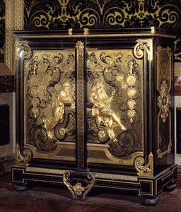 Móveis estilo Regence: gabinete com moedas realizado por Gilles Marie Oppenord (1672-1742) Século XVIII Versailles, musee du chateau