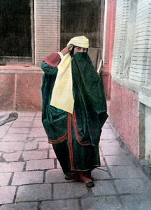 Mulher persa em traje tradicional, c1890.