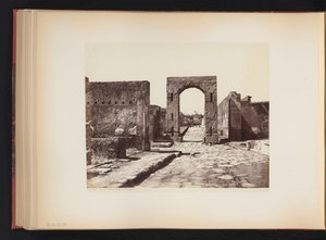 Vista da Strada Mercurio em Pompéia, Itália
Strada Mercurio. (Pompei) (título sobre o objecto)