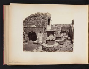 Ruínas de uma padaria em Pompeia
Casa di fornai Pompei (título sobre o objecto)