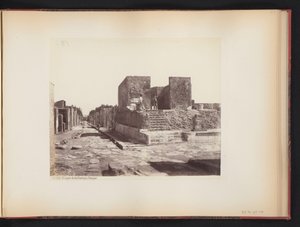 Gezicht op de Tempio della Fortuna Augusta te Pompeï, Italië
Templo da Fortuna Pompeia (título sobre o objecto)