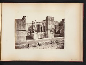 Vista das ruínas da Casa di Salustio em Pompeia, Itália Casa di Salustio Pompei (título no objeto) de Giorgio Sommer