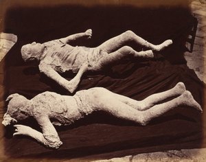 Moldes humanos, Pompeia, c. 1870 (foto) de Giorgio Sommer