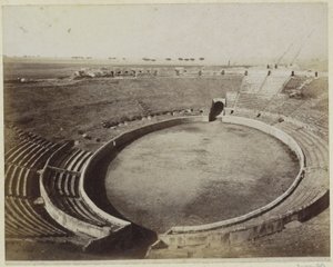 Interior do anfiteatro de Pompeia de Giorgio Sommer
