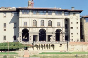 Fachada da Galeria Uffizi no Arno de Giorgio Vasari
