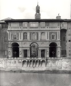 Fachada da Galeria Uffizi no Lungarno Torrigiani de Giorgio Vasari