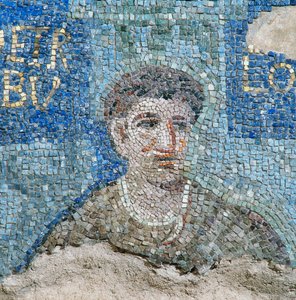 Um apóstolo, detalhe do mosaico das doze tribos de Isreal e dos doze apóstolos, pelo Colégio Lombard, alojado na capela de São Aquilino, na Basílica de São Lourenço Maggiore, em Milão.