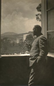 Retrato de Alfredo Trombetta em uniforme com um cigarro na mão de Phillipe de Marlier