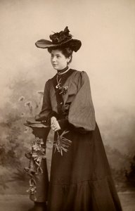 Retrato de uma senhora elegante com chapéu de Phillipe de Marlier