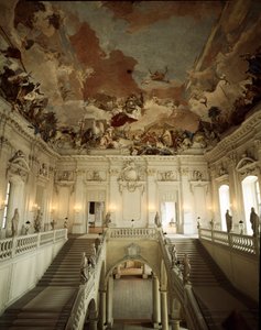 Vista da Grande Escadaria e teto decorado por Giovanni Battista (Giambattista) Tiepolo (1696-1770), representando a Alegoria dos Cinco Continentes. 1753 Palácio de Wurzburg (Würzburg) realizado pelo arquiteto Johann Balthasar Neumann (1687-1753) Germa de Giovanni Battista Tiepolo
