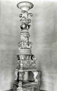 Candelabro desenhado por Piranesi com base em peças antigas romanas para o seu próprio túmulo (mármore)