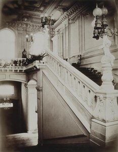 O Palácio Stroganov em São Petersburgo. A grande escadaria com vestíbulo inferior, década de 1860
