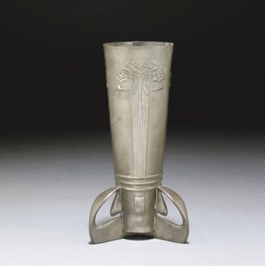 Um vaso de estanho Tudric