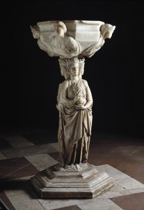 Benitier com o pilar decorado com as três virtudes teologais e a cuba decorada com os bustos das quatro virtudes cardeais, do século XIII (escultura) de Giovanni Pisano