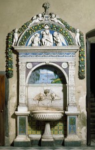 Fonte decorativa com alto relevo em mármore e terracota de Giovanni della Robbia (1469-1529) 1498. Sacristia de Santa Maria Novella, Florença