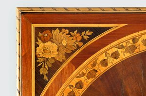 Mesa superior com floral tarsia (madeira)