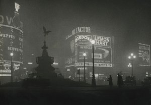 Piccadilly Circus 1950s de Godfrey Macdominic