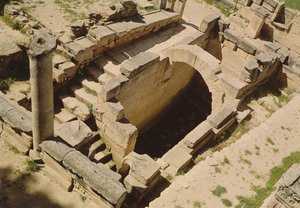 Vista aérea, de, a, nymphaeum, restaurado, por, a, romanos, em, c.20, BC de Greek