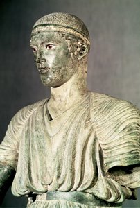 Detalhe do cocheiro de Delfos, c.470 aC bronze ver também 161526