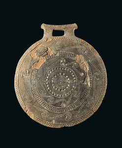 Navio de frigideira com espirais e triângulos contínuos, de Eubéia (Evvoia) Início do período das Cíclades I-II, Fase de Kampos (2800-2700 aC) (argila) de Greek