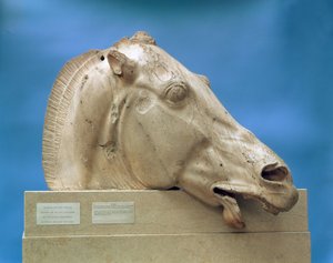Cabeça de um dos cavalos de Selene, deusa da lua, do frontão leste do Partenon, 447-432 aC (mármore)