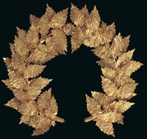 Grinalda de carvalho, possivelmente de Ática, do período helenístico tardio ao início do período romano (folha de ouro com repuxa, decoração de filigrana e perseguida) de Greek