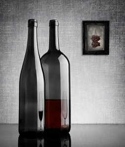 Natureza morta elegante com vinho de Greg Brave