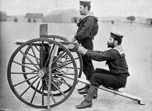 Royal Navy Maxim arma prática na ilha de baleia, Portsmouth, Hampshire, 1896. de Gregory and Co