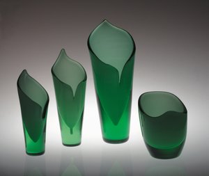 Três vasos de Calla e uma tigela de Gunnel Nyman