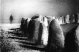 Paisagem misteriosa com um círculo de pedras de Gustav Davidsson