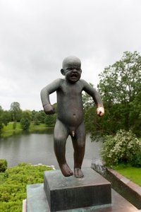 "Sinnatageen" menino furioso, escultura em Frogner Park, Oslo, Noruega (bronze)
