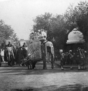 Uma princesa de Punjabi em uma procissão de elefantes, Delhi, Índia, anos 1900.