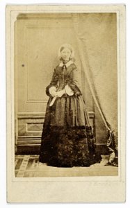 Cartão de visita de Florence Nightingale, c.1858 (foto do bw) de H. Hering