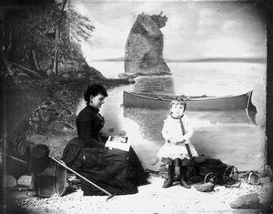 Hannah Maynard e uma menina pequena com seu vagão, 1884 (foto do bw)