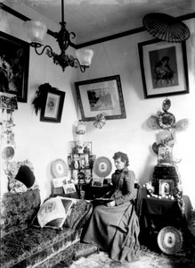 Hannah Maynard em casa, c.1890 (foto de bw)