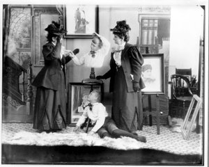 Exposição múltipla de Hannah Hatherly Maynard e seu neto Maynard McDonald, c.1893 (foto do bw)