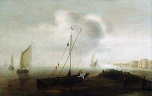 Um barco de pesca, com a bandeira holandesa, a navegar, perto da costa, uma figura no barco, com uma gabardina amarela, manipula a vela de Hans Goderis