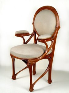 Art Nouveau: Cadeirão de Nogueira Americano