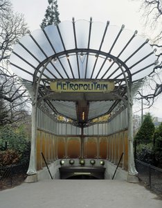 Art Nouveau architecture: entrada para a estação de metro Porte Dauphine em Paris. Desenhado pelo arquitecto Hector Guimard (1867-1942). DR