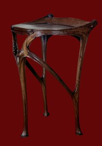 Art Nouveau: mesa de madeira de pêra feita por Hector Guimard (1867-1942) 1904-1907 Paris, museu de artes decorativas