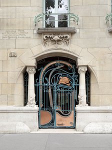 Porta de entrada do Castel Beranger, construído entre 1895 e 1898, no 16º arrondissement de Paris (foto)