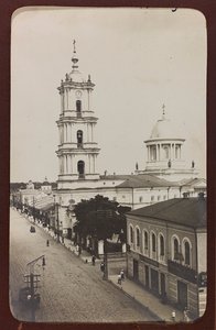 Primeira Guerra Mundial: a "Ucrânia nos anos 1914-1916 durante a invasão do exército alemão". Vista de Sumy (foto a p/b) de Heldenfriedhof Dsessentniki (attr. to)