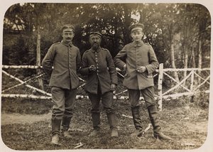 Primeira Guerra Mundial: a "Ucrânia nos anos 1914-1916 durante a invasão do exército alemão". Grupo de soldados (foto a p/b)
