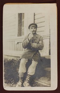 Primeira Guerra Mundial: a "Ucrânia nos anos 1914-1916 durante a invasão do exército alemão". Retrato de um homem (foto a p/b) de Heldenfriedhof Dsessentniki (attr. to)
