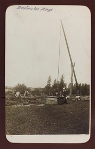 Primeira Guerra Mundial: a "Ucrânia nos anos 1914-1916 durante a invasão do exército alemão". Um poço (foto a p/b) de Heldenfriedhof Dsessentniki (attr. to)