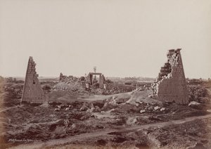 Karnak, Os Pilões de Hórus